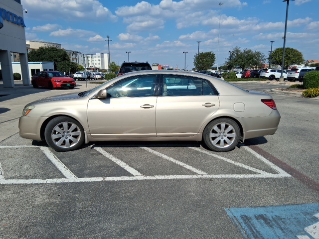 2006 Toyota Avalon photo 2