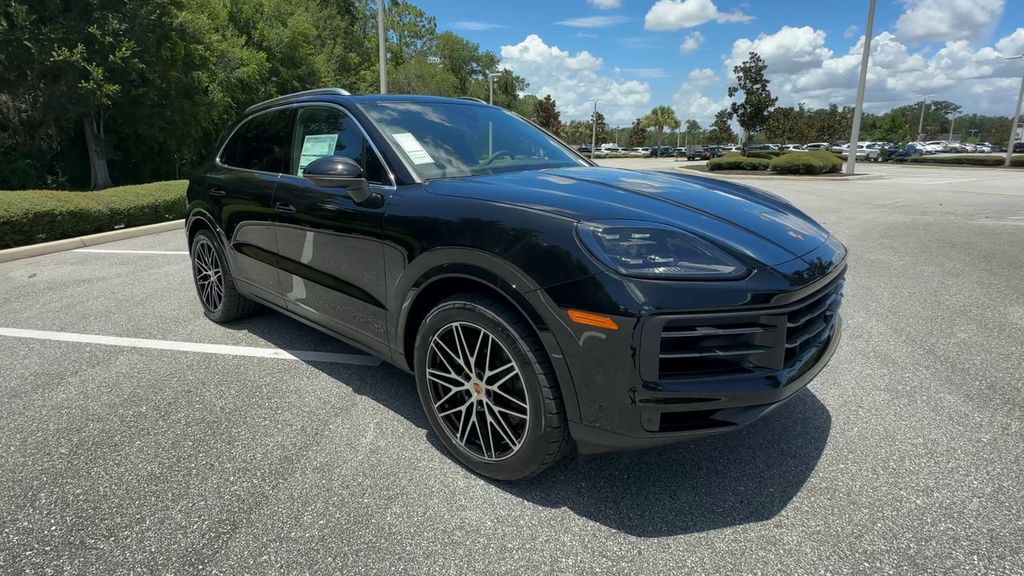 2025 Porsche Cayenne Base photo 2