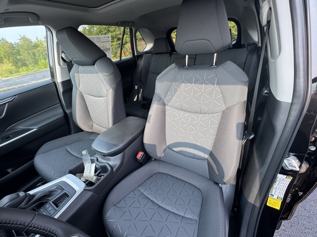 2025 Toyota RAV4 XLE photo 11