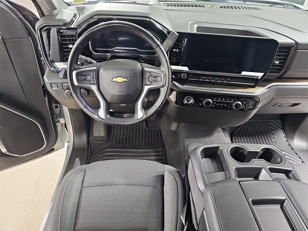 2022 Chevrolet Silverado 1500 LT photo 14