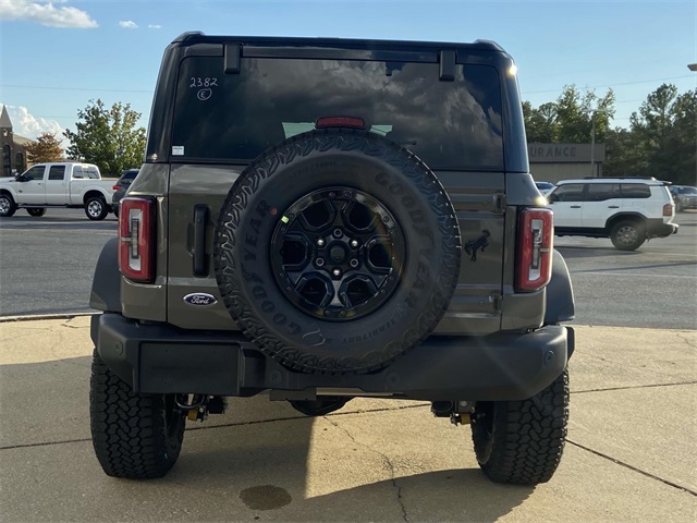 2025 Ford Bronco Outer Banks photo 3