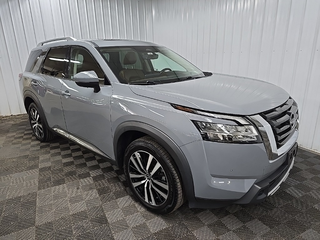 2023 Nissan Pathfinder Platinum photo 7