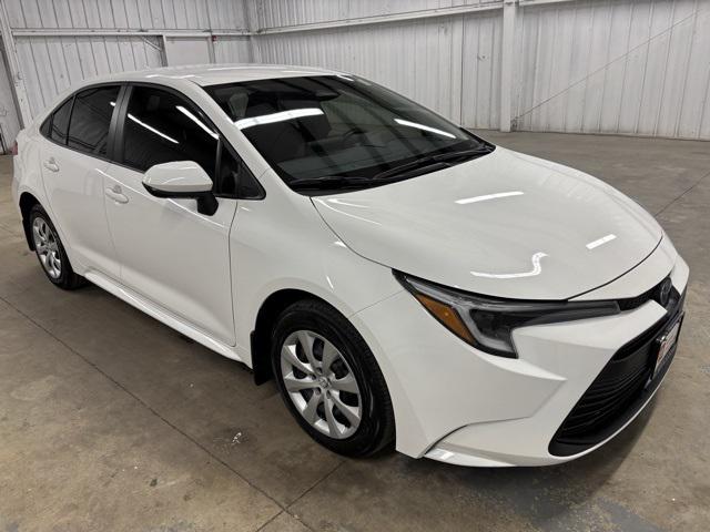2024 Toyota Corolla LE's photo