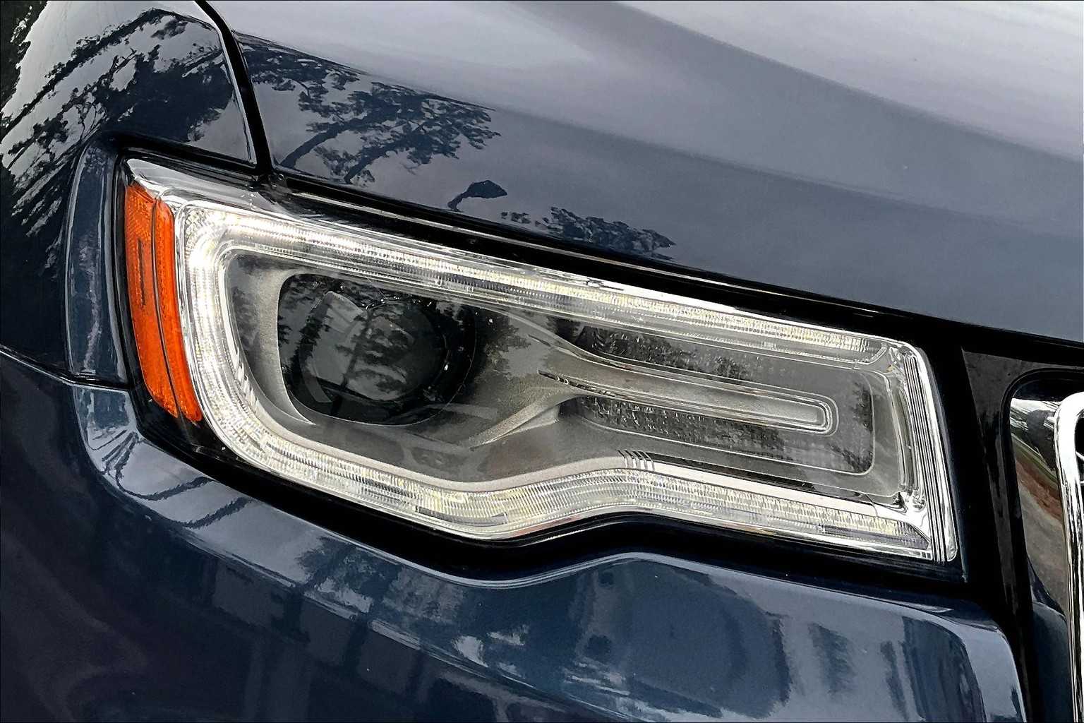 2019 Jeep Grand Cherokee Overland Sport photo 26