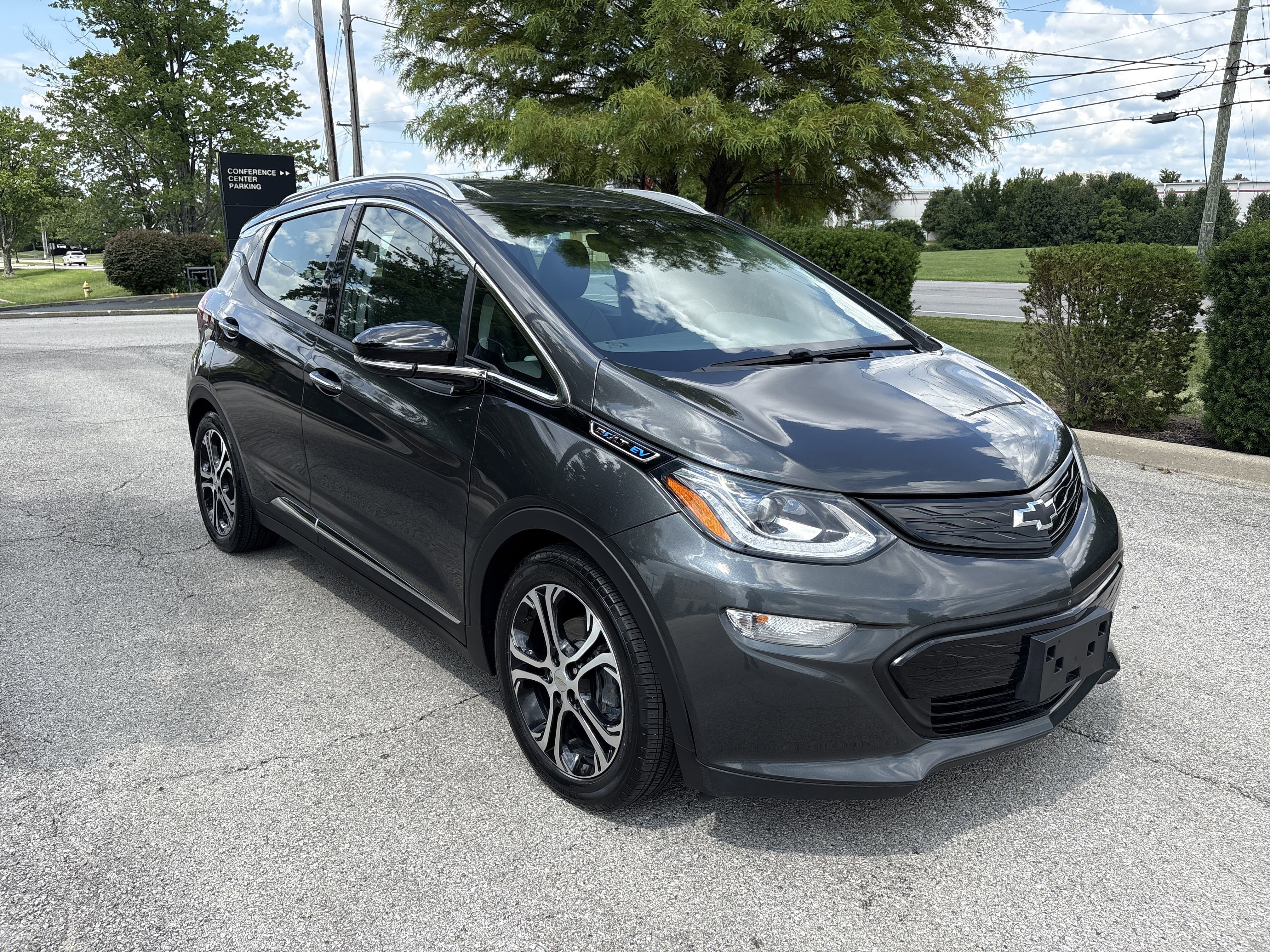 Used 2021 Chevrolet Bolt EV Premier with VIN 1G1FZ6S00M4112630 for sale in Jeffersontown, KY