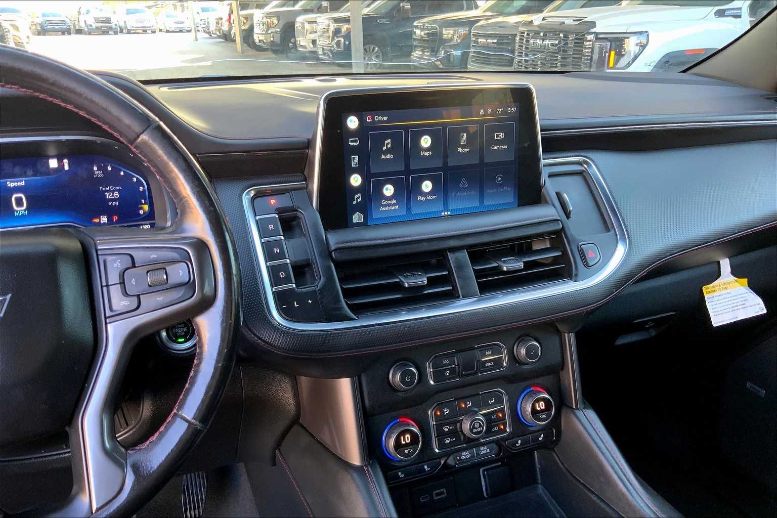 2022 Chevrolet Suburban RST photo 6
