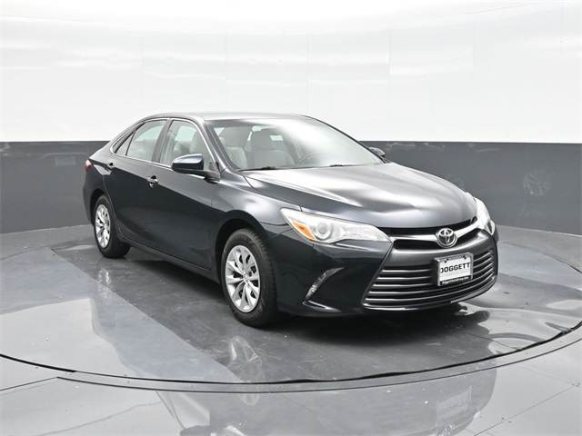 2016 Toyota Camry LE photo 21