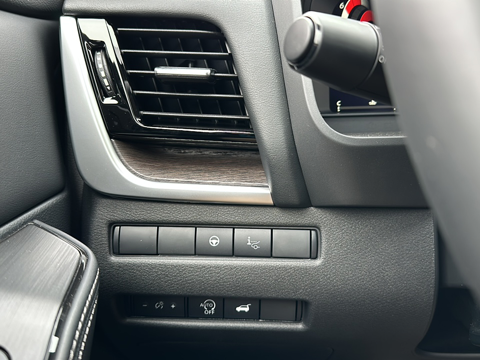 2025 Nissan Rogue Platinum photo 15