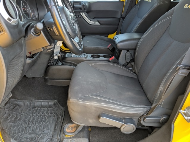 2015 Jeep Wrangler Unlimited Sahara photo 22
