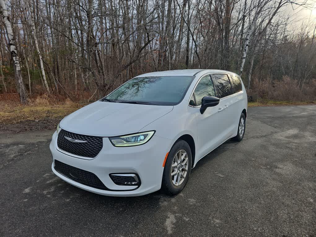 2024 Chrysler Pacifica Touring L's photo