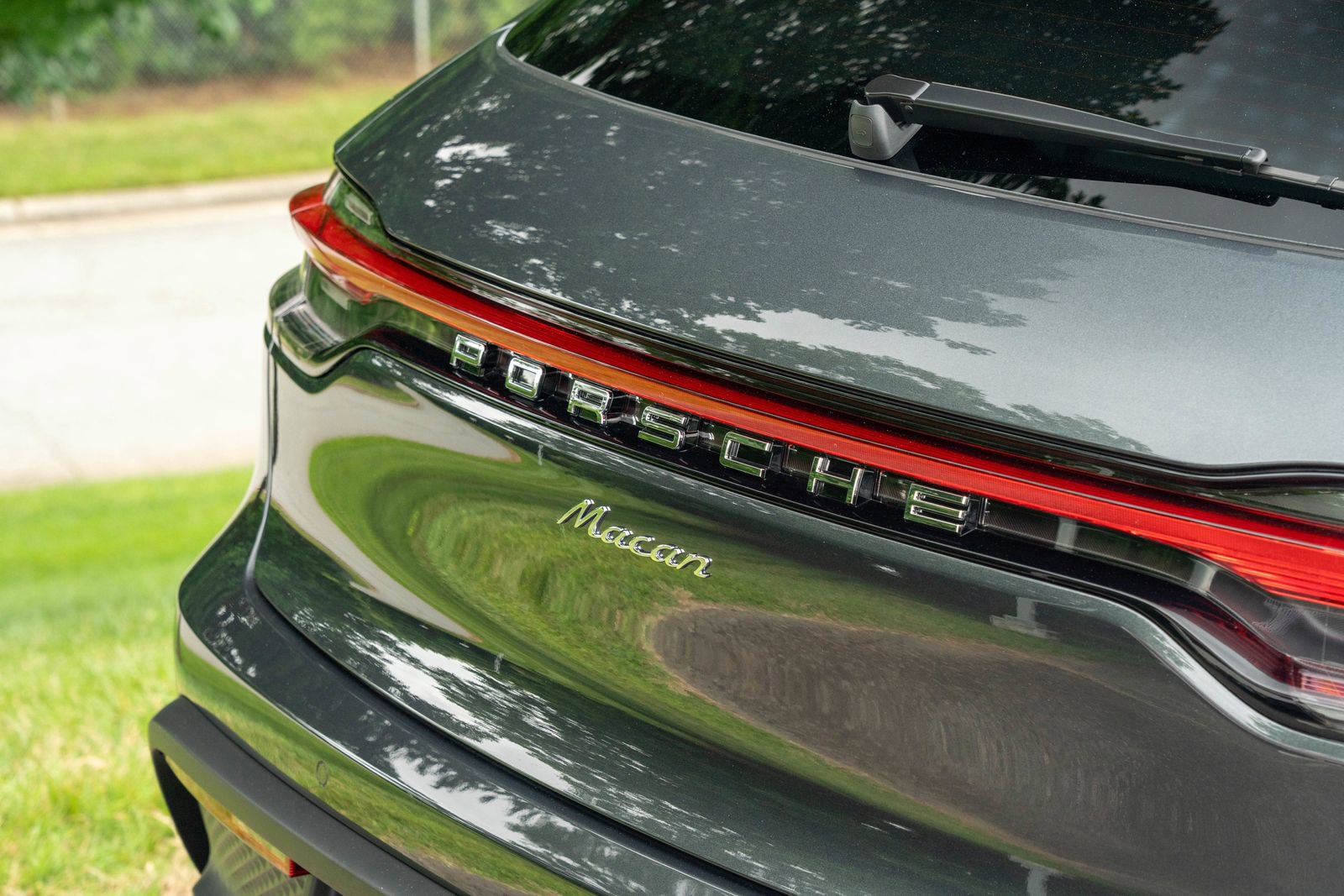 2025 Porsche Macan Base photo 13