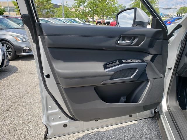 2025 Nissan Pathfinder SL photo 11