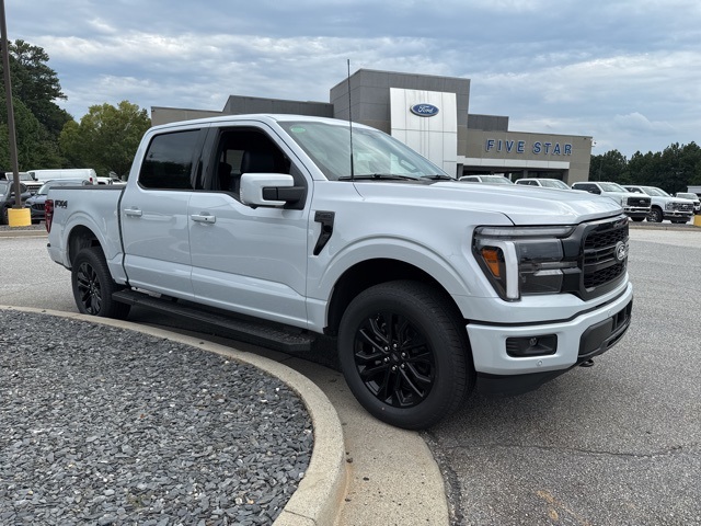 2025 Ford F-150 Lariat photo 2