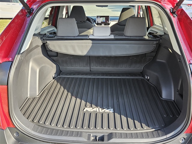 2025 Toyota RAV4 XLE photo 13