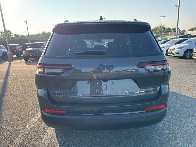2025 Jeep Grand Cherokee Limited photo 4