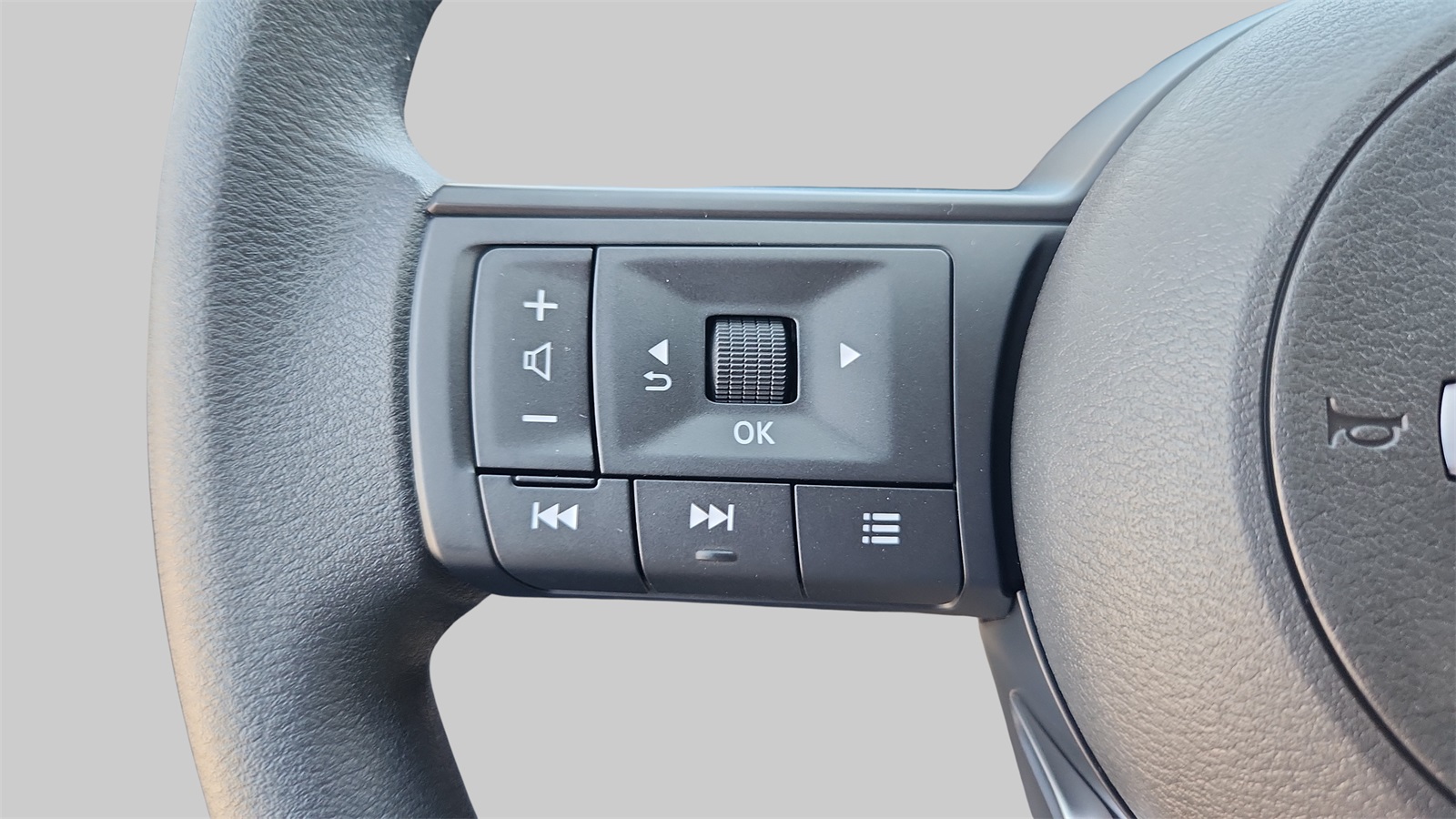 2026 Nissan Kicks SV photo 25