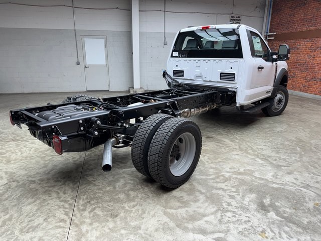 2025 Ford F-550 photo 4