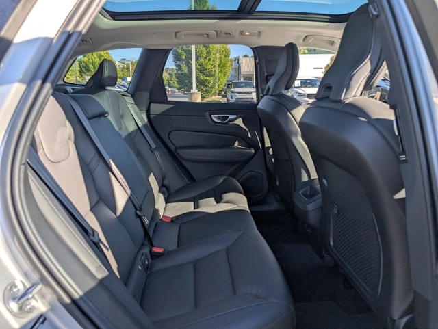 2025 Volvo XC60 B5 Plus photo 28
