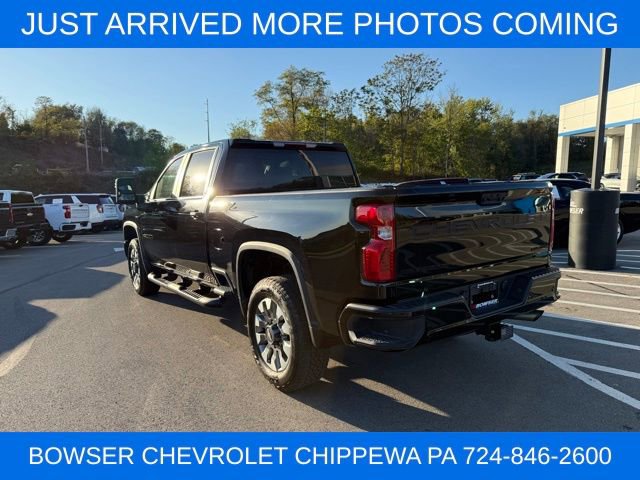2024 Chevrolet Silverado 2500HD Custom photo 2
