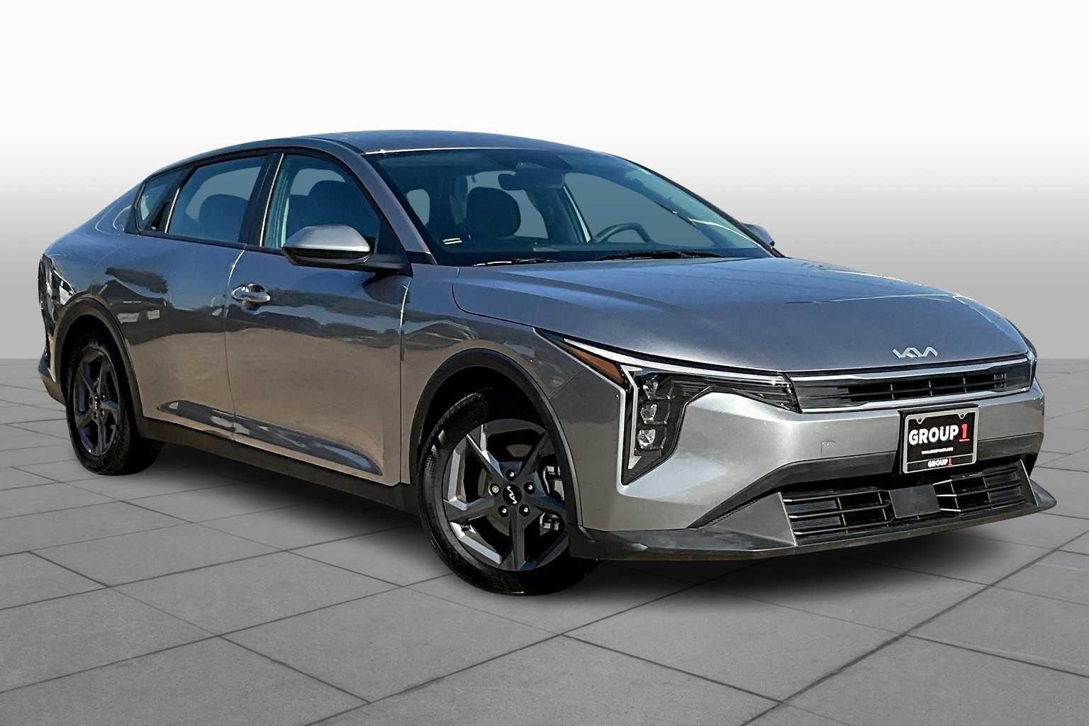 2025 Kia K4 LXS photo 2