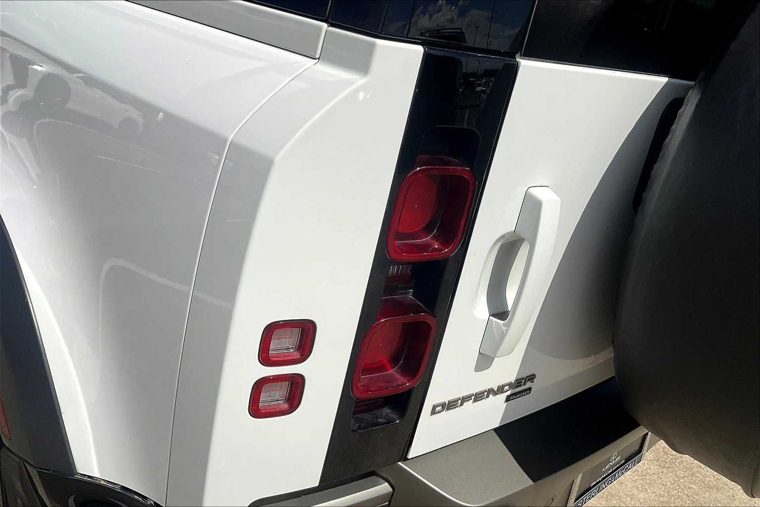 2022 Land Rover Defender X-Dynamic SE photo 24
