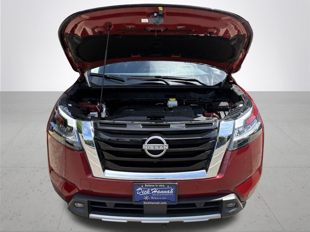 2023 Nissan Pathfinder SL photo 4