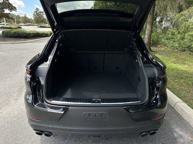 2024 Porsche Cayenne Coupe Base photo 17