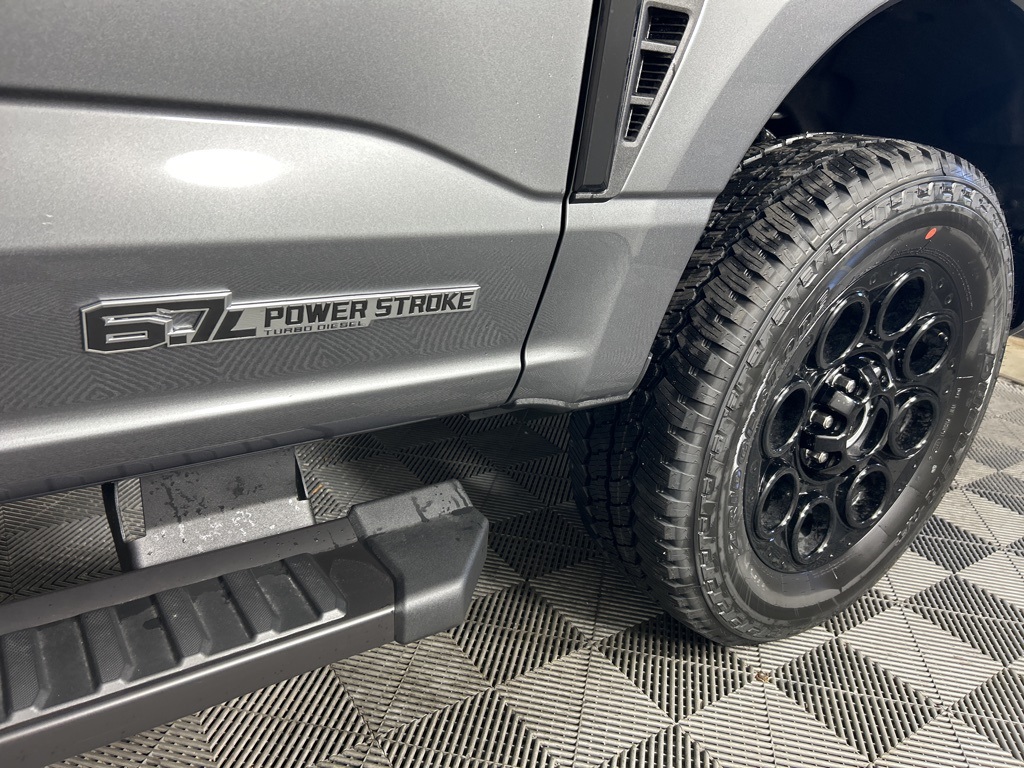 2025 Ford F-250 Lariat photo 4