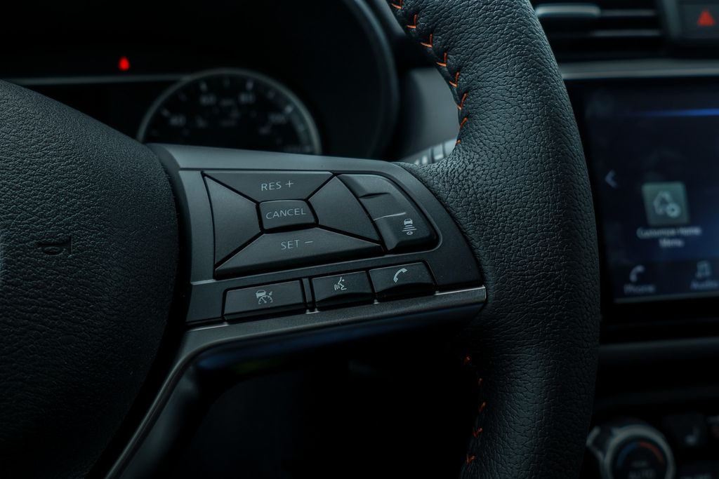 2025 Nissan Versa SR photo 14