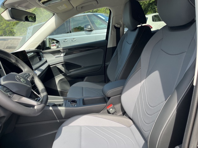 2025 Volkswagen Tiguan SE photo 4