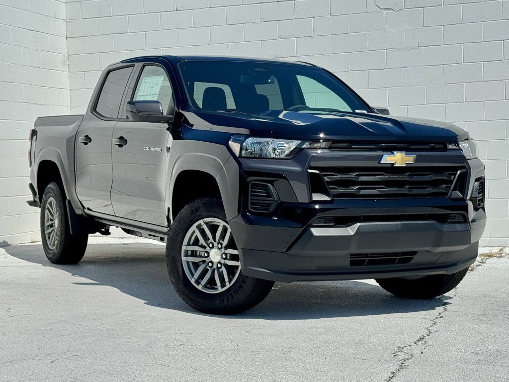 2025 Chevrolet Colorado Work Truck LT photo 2