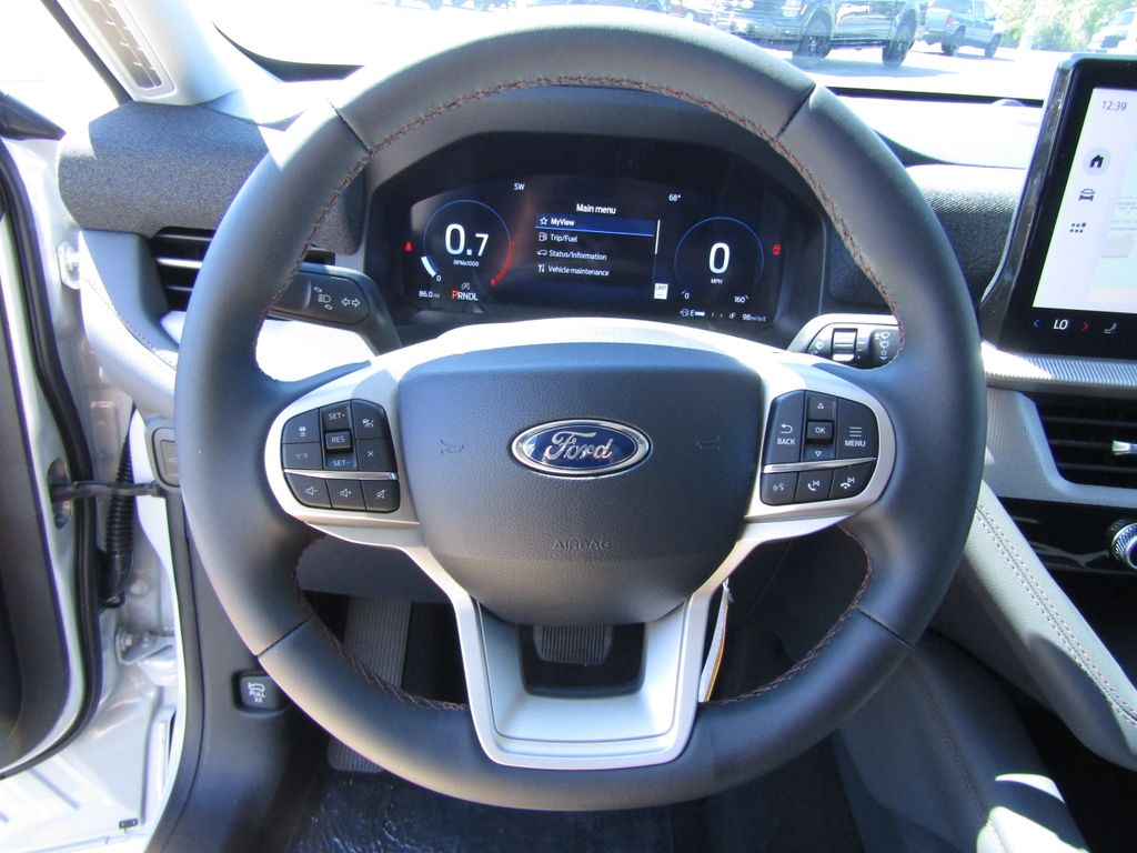 2025 Ford Explorer photo 12
