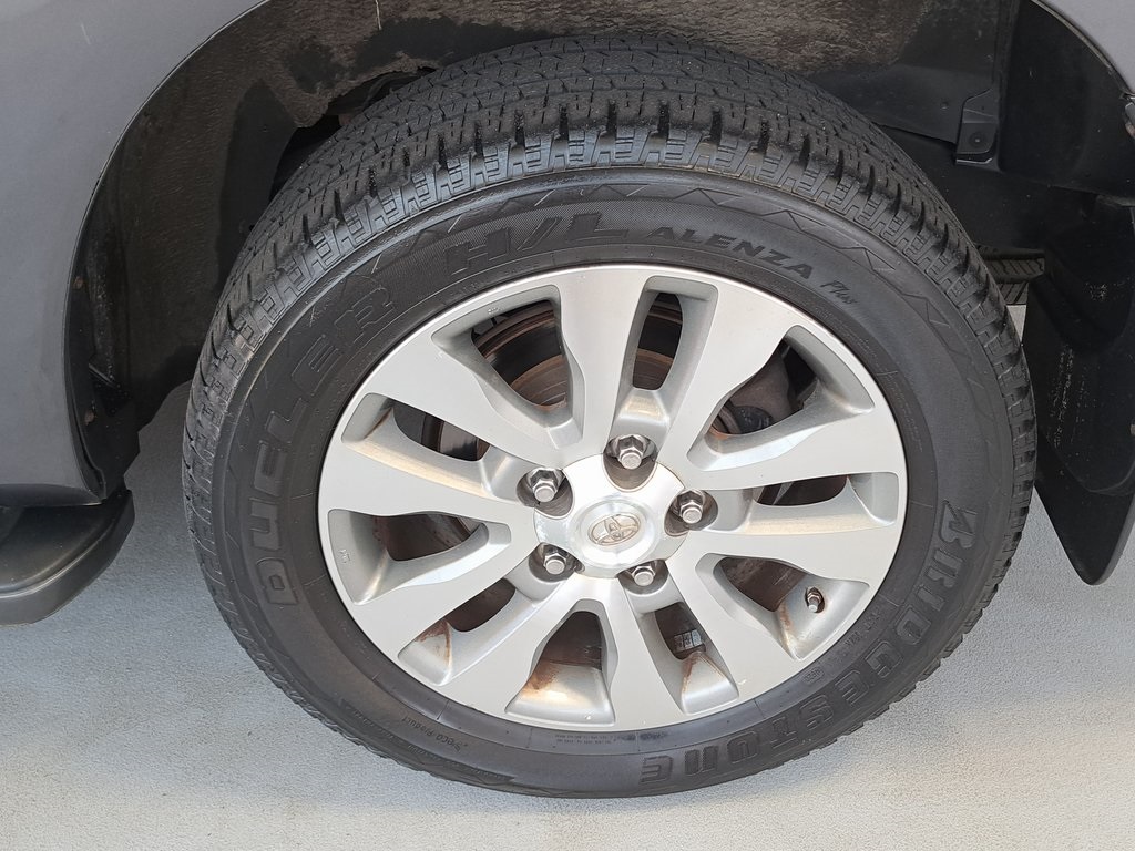 2014 Toyota Sequoia Limited photo 29