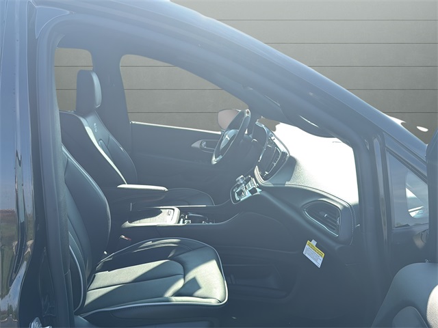 2026 Chrysler Pacifica Limited photo 15