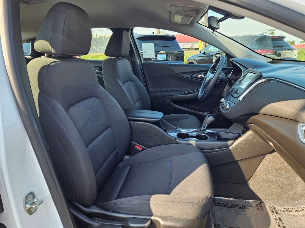 2018 Chevrolet Malibu 1LT photo 28