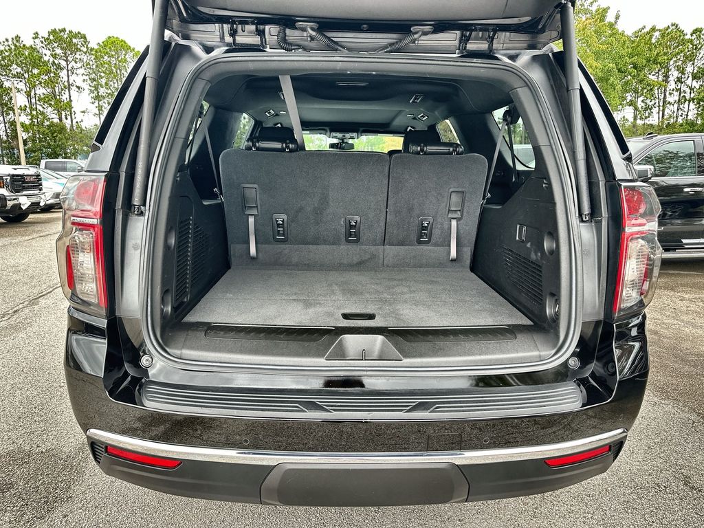2021 Chevrolet Suburban LT photo 25