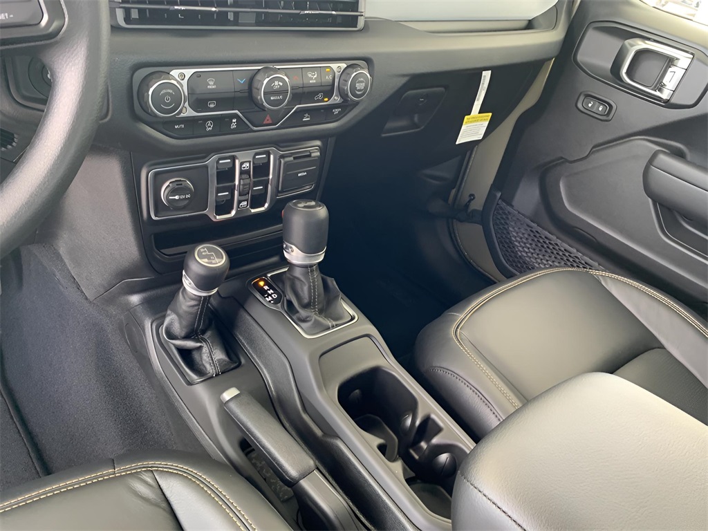 2025 Jeep Wrangler Sport photo 34
