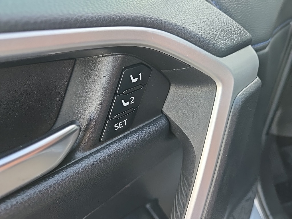 2022 Toyota RAV4 Hybrid XSE photo 31