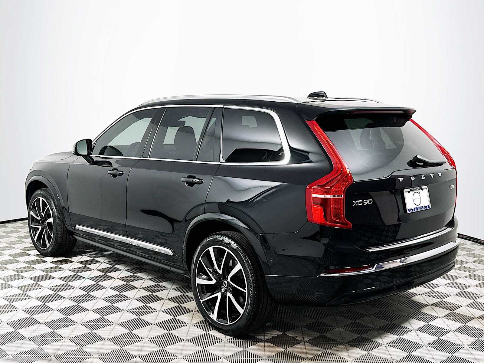 2025 Volvo XC90 B5 Plus AWD photo 3