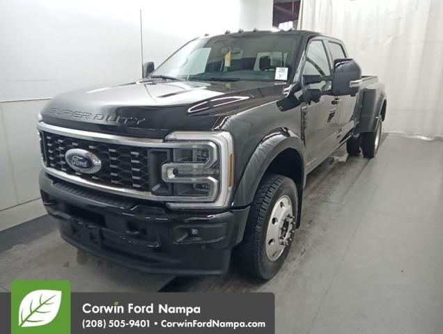 2026 Ford F-450 Super Duty Platinum's photo