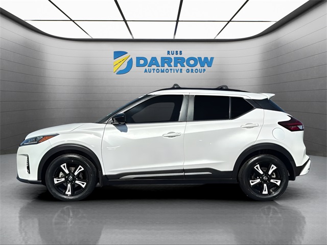2022 Nissan Kicks SR photo 2