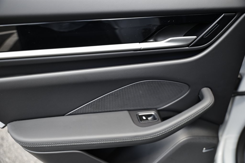 2025 Porsche Macan Electric photo 25