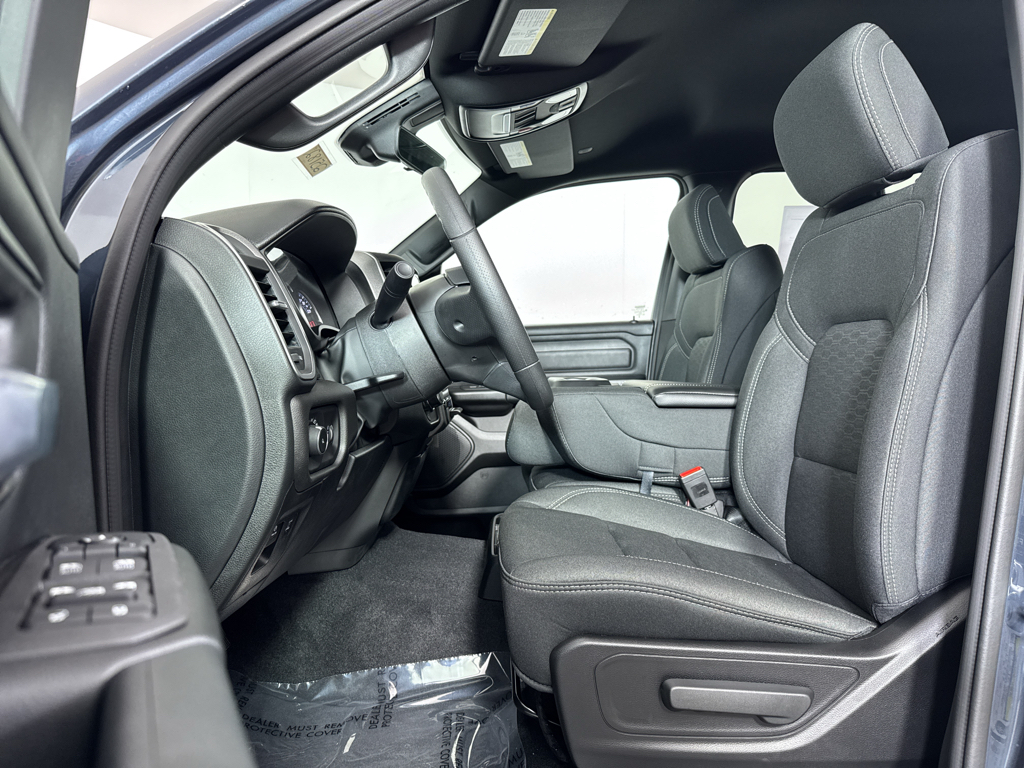 2025 Ram 1500 Tradesman photo 2