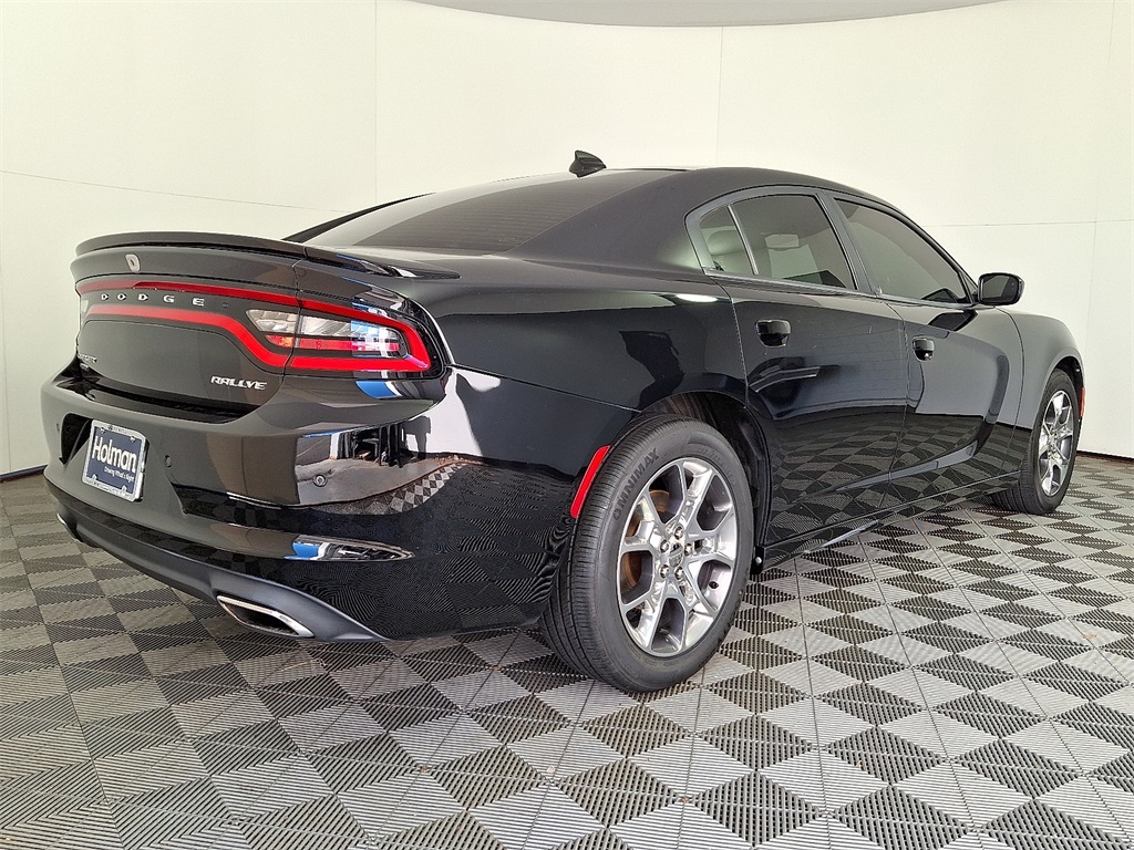 2015 Dodge Charger SXT photo 4