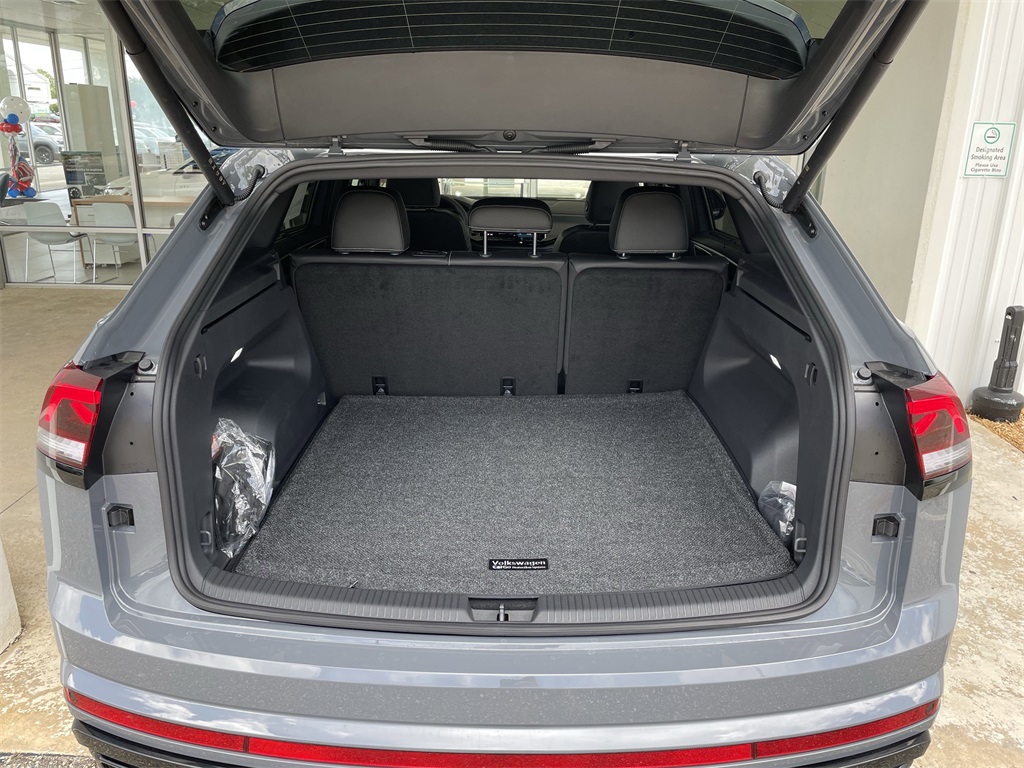 2025 Volkswagen Atlas Cross Sport SEL R-Line photo 29