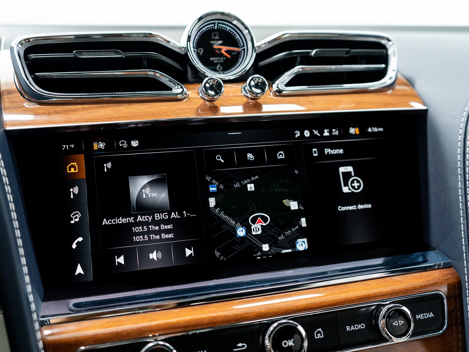 2025 Bentley Bentayga EWB Azure V8 photo 33