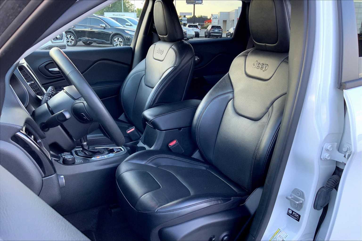 2023 Jeep Cherokee Altitude Lux photo 4