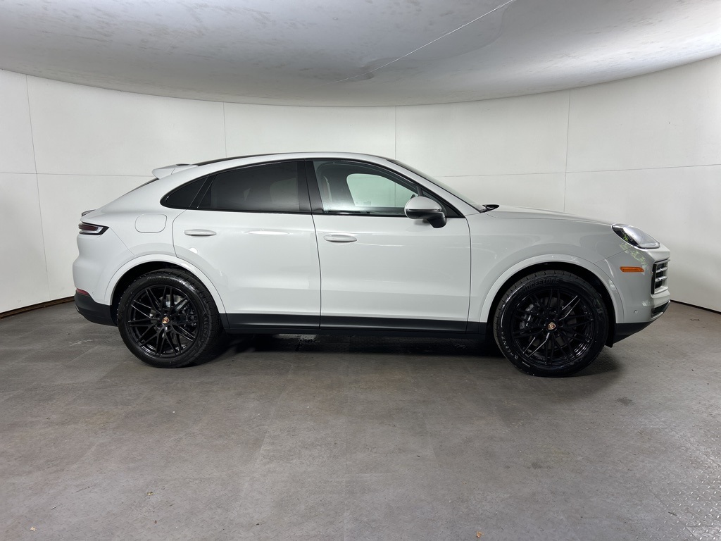 2025 Porsche Cayenne Coupe photo 4
