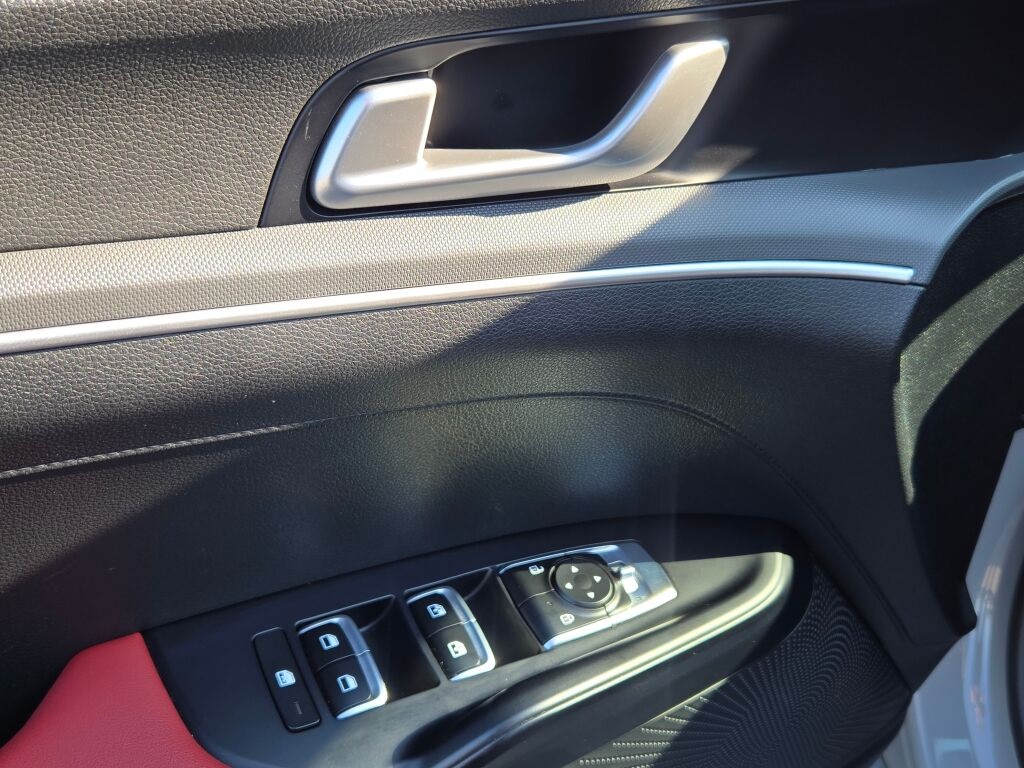 2022 Kia K5 GT-Line photo 11