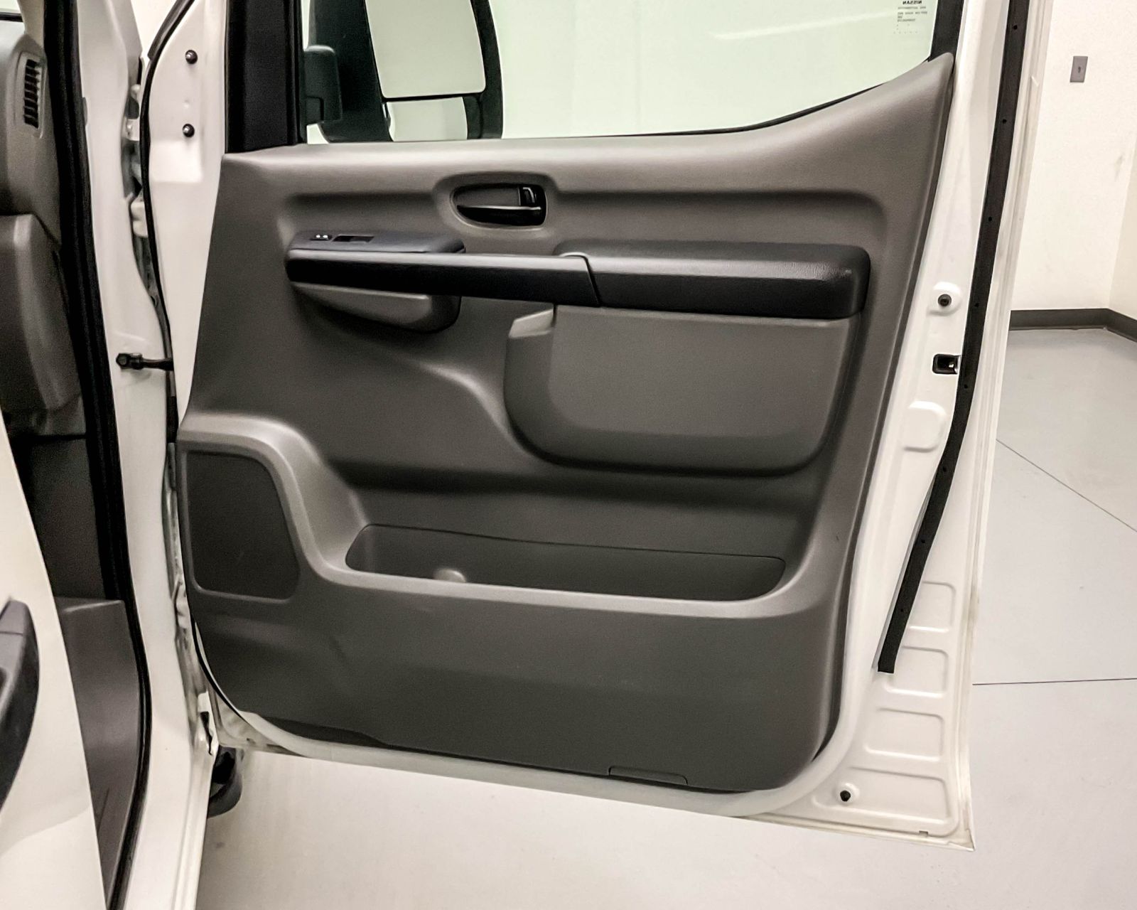 2021 Nissan NV2500 HD SV photo 13